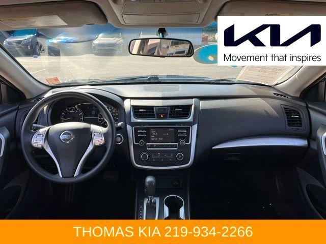Photo of 2016 Black Nissan Altima