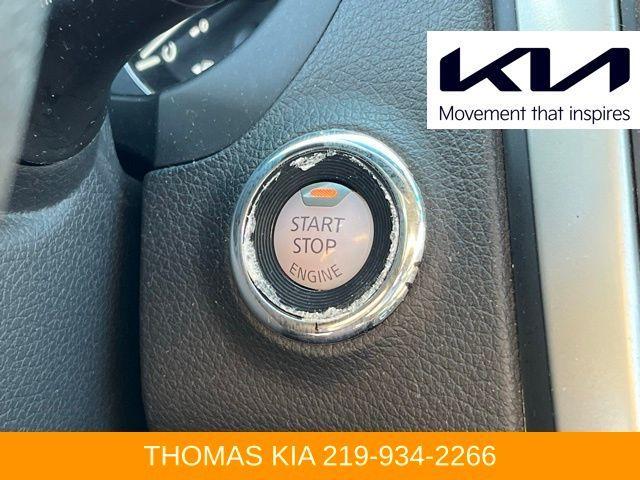 Photo of 2016 Black Nissan Altima