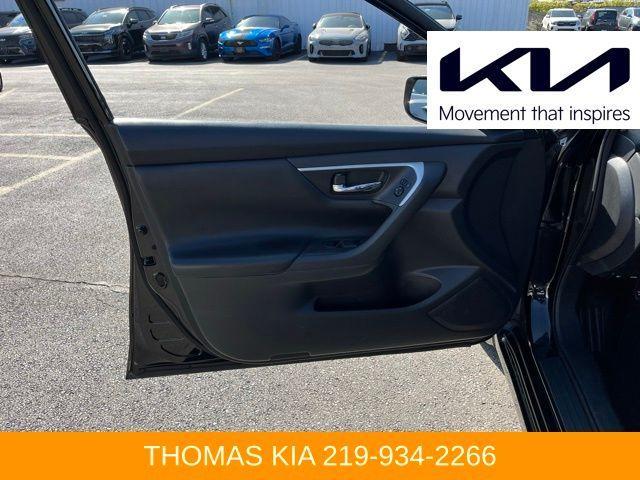 Photo of 2016 Black Nissan Altima