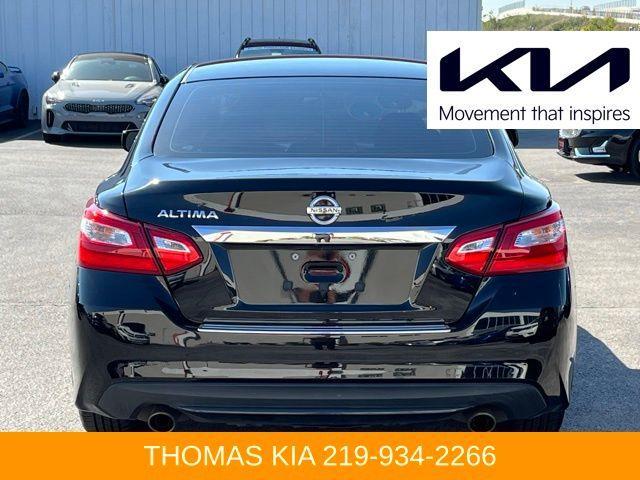Photo of 2016 Black Nissan Altima