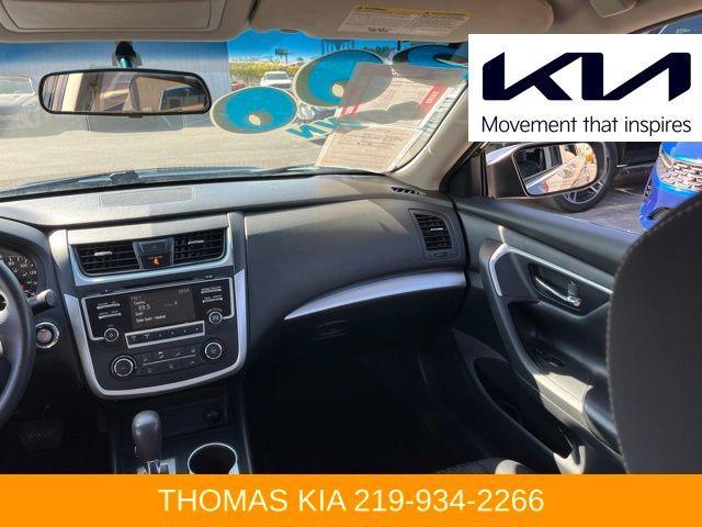 Photo of 2016 Black Nissan Altima