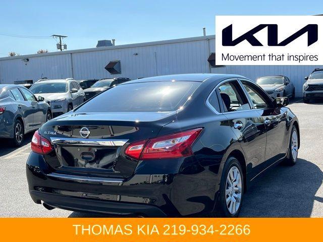 Photo of 2016 Black Nissan Altima