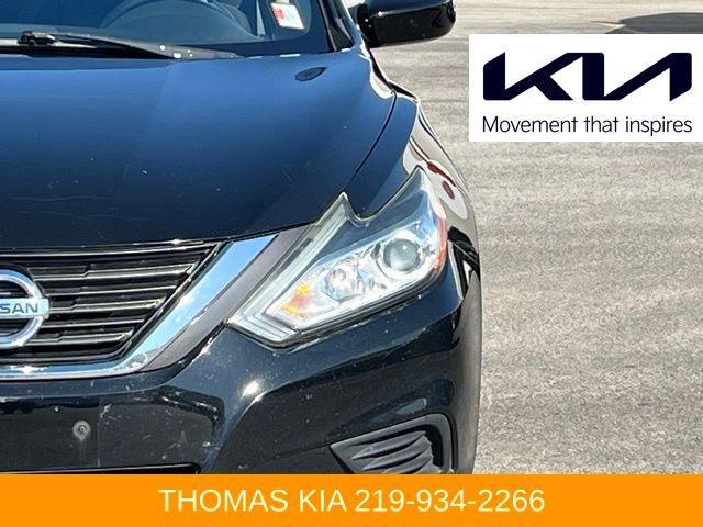 Photo of 2016 Black Nissan Altima