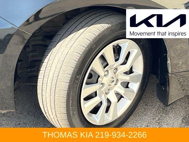 Photo of 2016 Black Nissan Altima
