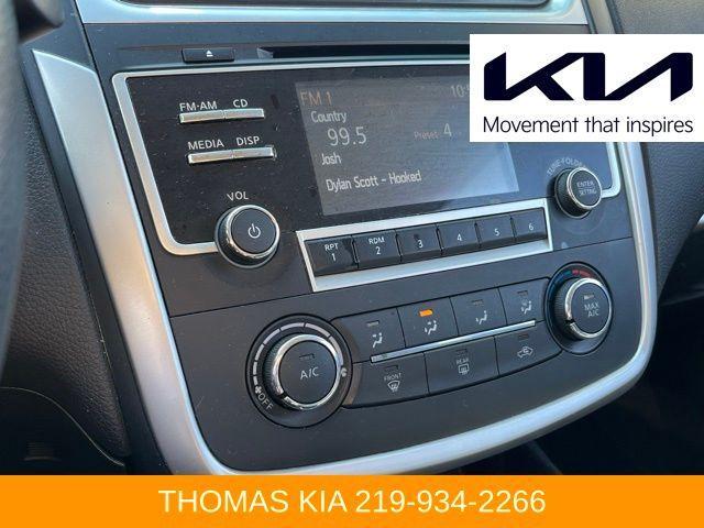 Photo of 2016 Black Nissan Altima