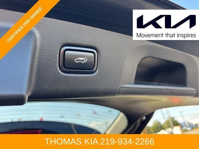 Photo of 2022 Black Kia Telluride