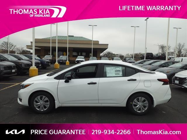 Photo of 2025 Cloud White Nissan Versa