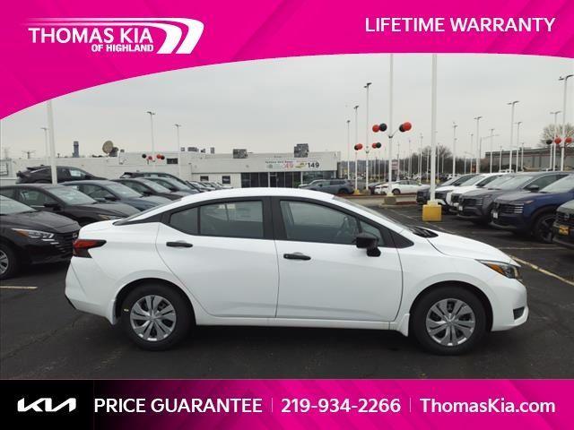 Photo of 2025 Cloud White Nissan Versa