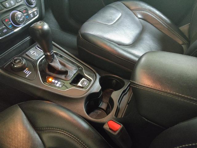 Photo of 2023 Bright White Clearcoat Jeep Cherokee