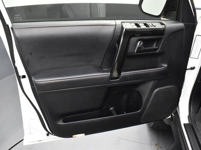 Photo of 2022 White Toyota 4Runner