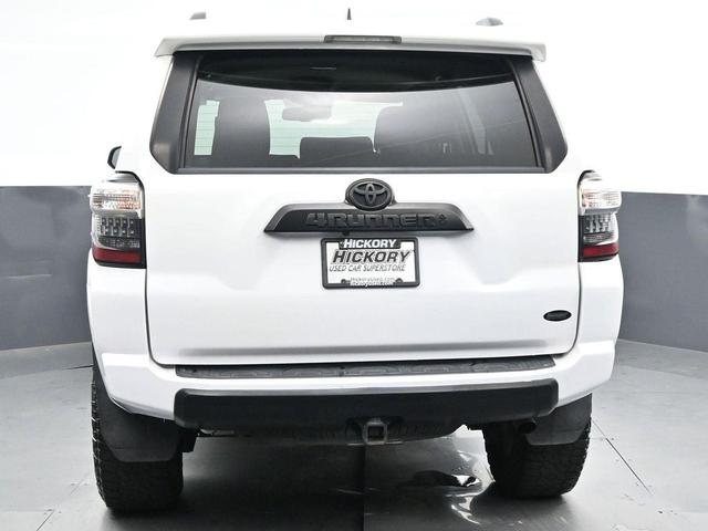 Photo of 2022 White Toyota 4Runner