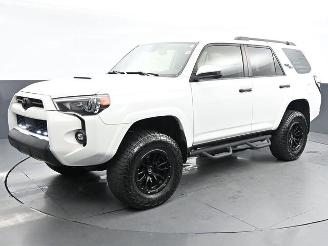 Photo of 2022 White Toyota 4Runner