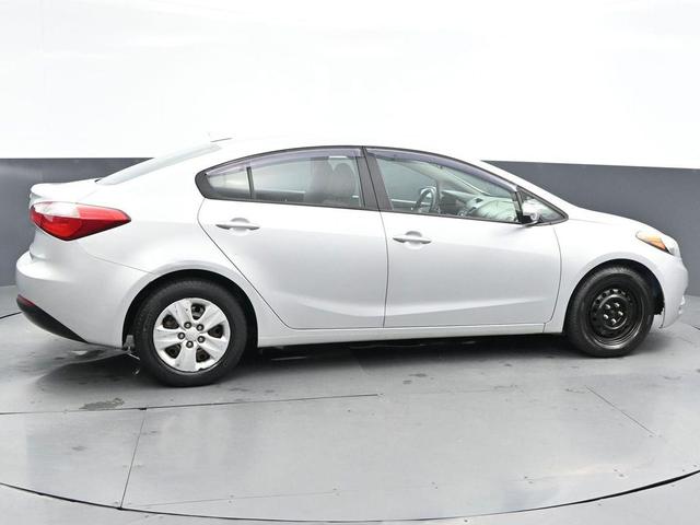 Photo of 2016 Silky Silver Kia Forte