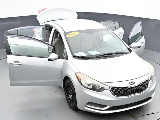 Photo of 2016 Silky Silver Kia Forte
