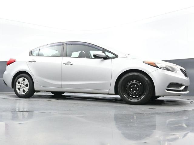 Photo of 2016 Silky Silver Kia Forte