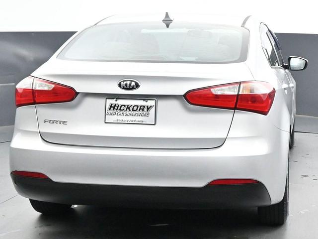 Photo of 2016 Silky Silver Kia Forte
