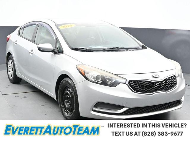 Photo of 2016 Silky Silver Kia Forte