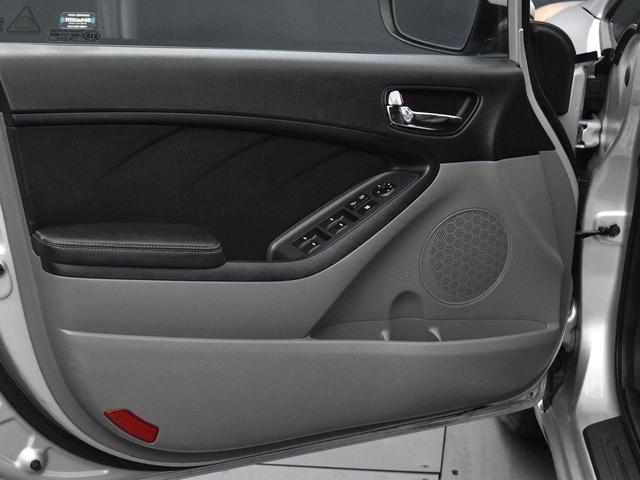 Photo of 2016 Silky Silver Kia Forte