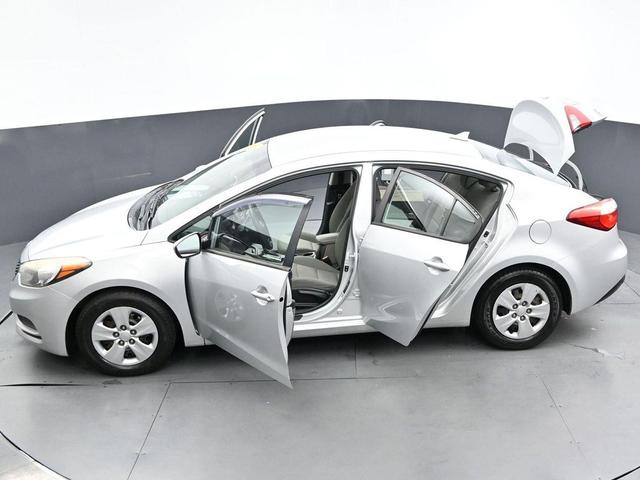Photo of 2016 Silky Silver Kia Forte