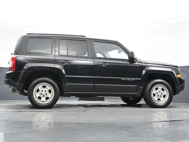 Photo of 2016 Black Clearcoat Jeep Patriot
