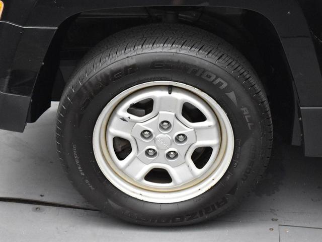 Photo of 2016 Black Clearcoat Jeep Patriot