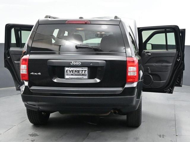 Photo of 2016 Black Clearcoat Jeep Patriot