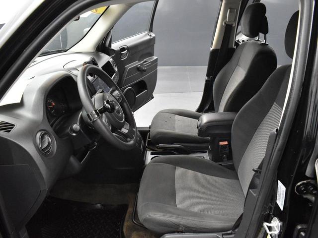 Photo of 2016 Black Clearcoat Jeep Patriot