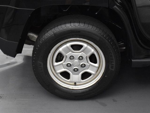 Photo of 2016 Black Clearcoat Jeep Patriot
