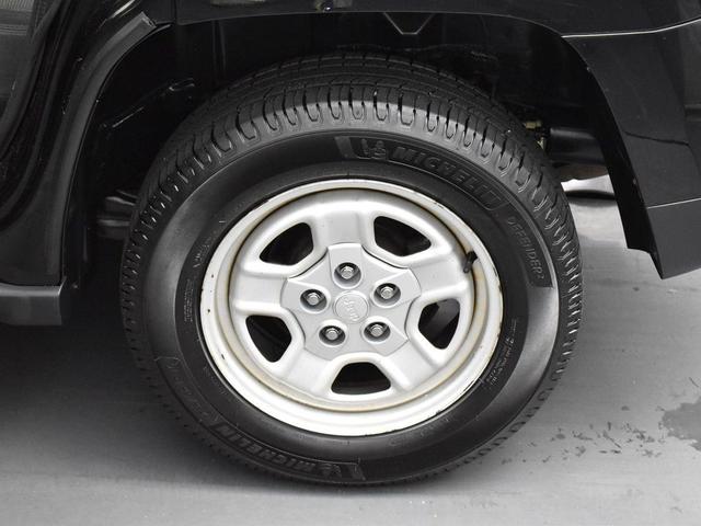 Photo of 2016 Black Clearcoat Jeep Patriot