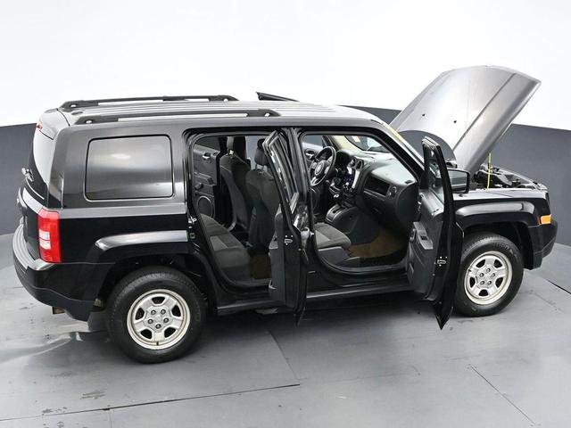 Photo of 2016 Black Clearcoat Jeep Patriot