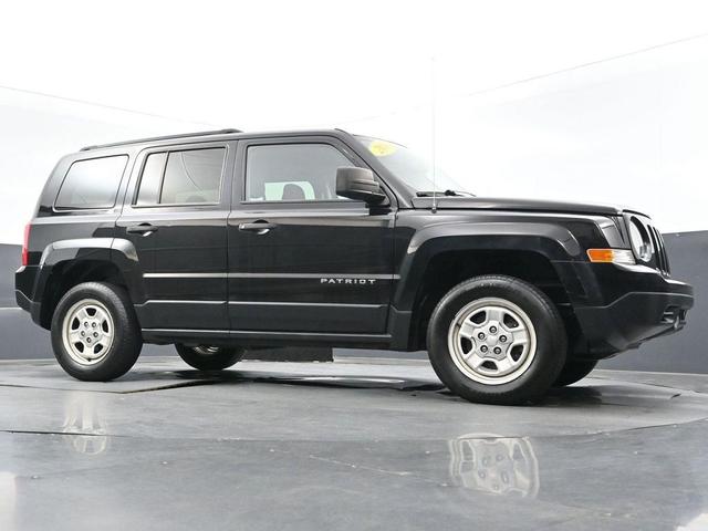 Photo of 2016 Black Clearcoat Jeep Patriot