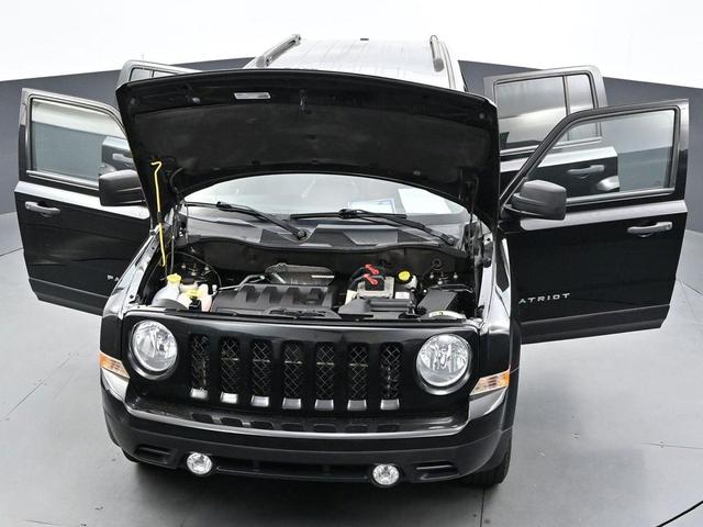 Photo of 2016 Black Clearcoat Jeep Patriot
