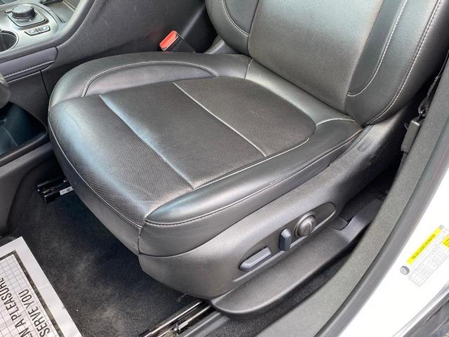 Photo of 2023 Summit White GMC Acadia