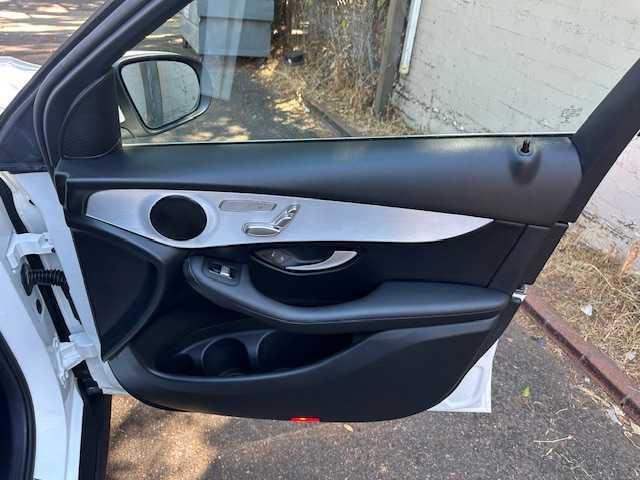 Photo of 2019 White Mercedes-Benz GLC 300