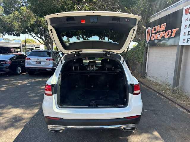 Photo of 2019 White Mercedes-Benz GLC 300