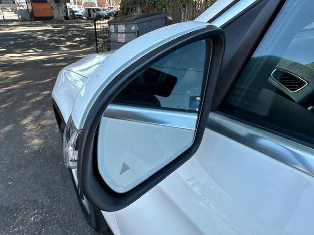Photo of 2019 White Mercedes-Benz GLC 300