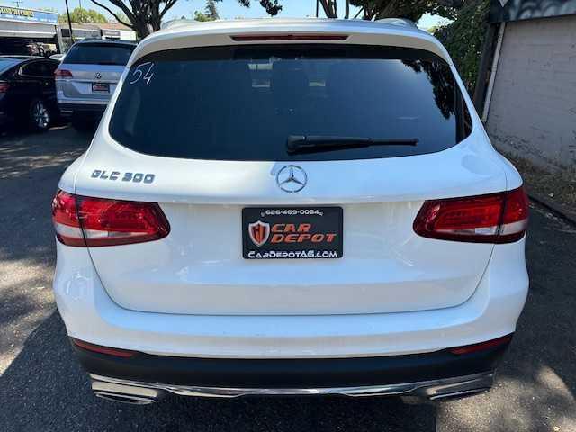 Photo of 2019 White Mercedes-Benz GLC 300
