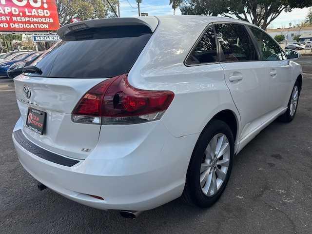 Photo of 2013 White Toyota Venza