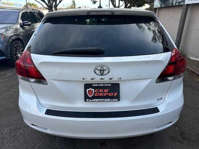 Photo of 2013 White Toyota Venza