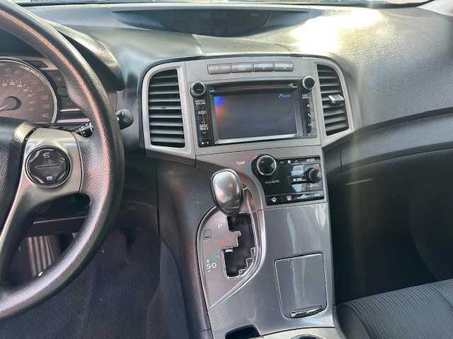 Photo of 2013 White Toyota Venza