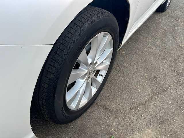 Photo of 2013 White Toyota Venza