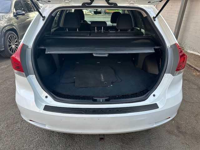 Photo of 2013 White Toyota Venza