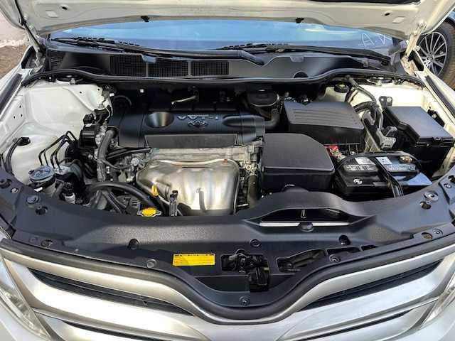 Photo of 2013 White Toyota Venza