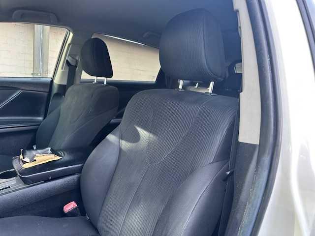 Photo of 2013 White Toyota Venza