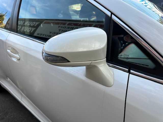 Photo of 2013 White Toyota Venza