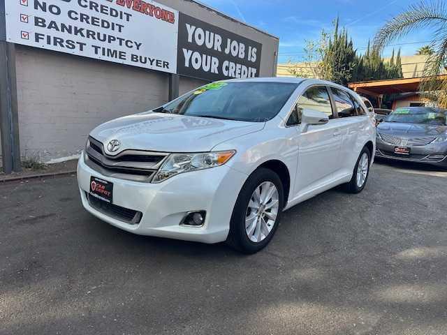 Photo of 2013 White Toyota Venza