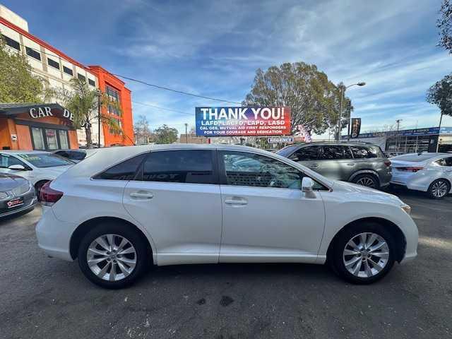 Photo of 2013 White Toyota Venza