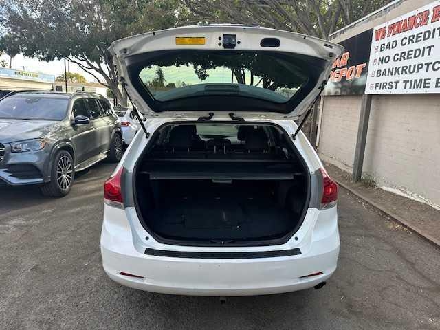 Photo of 2013 White Toyota Venza