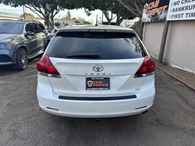 Photo of 2013 White Toyota Venza
