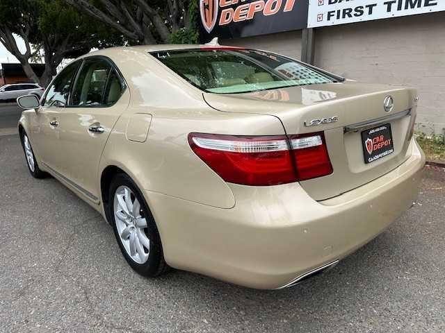 Photo of 2007 Champagne Lexus LS 460